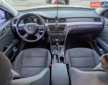 Белый Шкода Суперб, объемом двигателя 1.8 л и пробегом 140 тыс. км за 11300 $, фото 27 на Automoto.ua