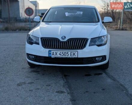 Белый Шкода Суперб, объемом двигателя 1.8 л и пробегом 140 тыс. км за 11300 $, фото 13 на Automoto.ua