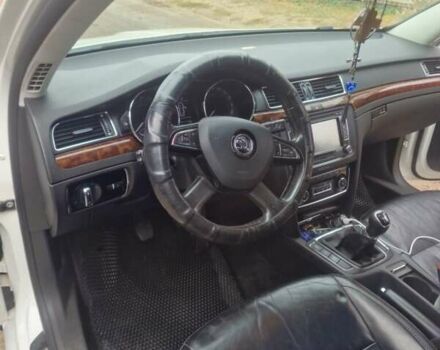 Білий Шкода Суперб, об'ємом двигуна 2 л та пробігом 287 тис. км за 12500 $, фото 6 на Automoto.ua