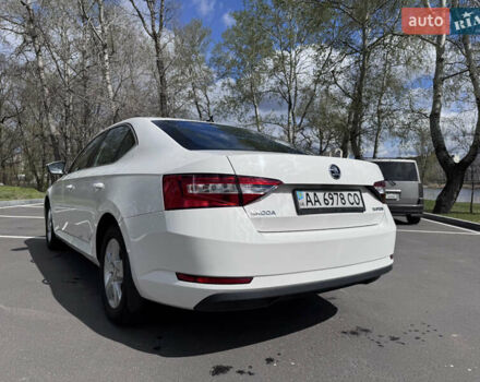 Белый Шкода Суперб, объемом двигателя 1.8 л и пробегом 130 тыс. км за 13800 $, фото 12 на Automoto.ua