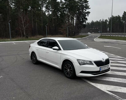 Белый Шкода Суперб, объемом двигателя 1.8 л и пробегом 258 тыс. км за 12999 $, фото 1 на Automoto.ua