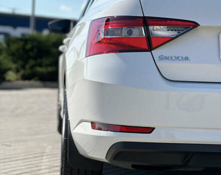 Белый Шкода Суперб, объемом двигателя 1.6 л и пробегом 280 тыс. км за 14500 $, фото 6 на Automoto.ua