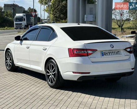 Белый Шкода Суперб, объемом двигателя 1.6 л и пробегом 280 тыс. км за 14500 $, фото 5 на Automoto.ua