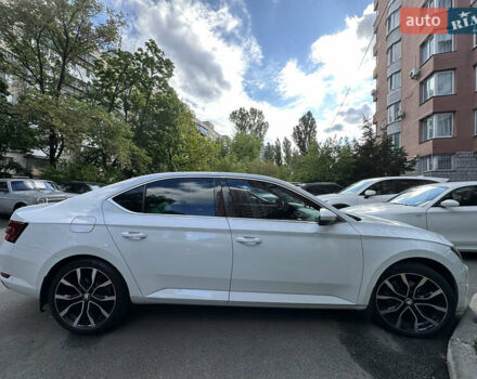 Белый Шкода Суперб, объемом двигателя 1.6 л и пробегом 210 тыс. км за 14700 $, фото 3 на Automoto.ua