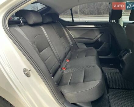 Білий Шкода Суперб, об'ємом двигуна 1.8 л та пробігом 244 тис. км за 12800 $, фото 29 на Automoto.ua