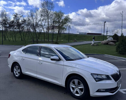 Белый Шкода Суперб, объемом двигателя 1.8 л и пробегом 130 тыс. км за 13800 $, фото 5 на Automoto.ua