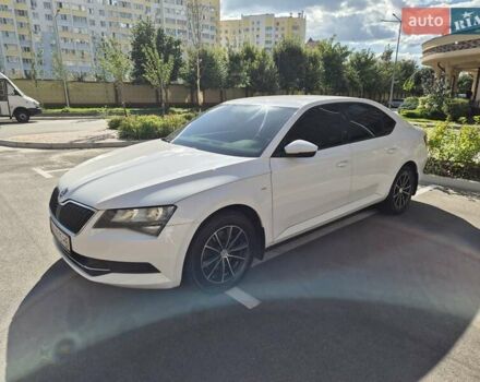 Белый Шкода Суперб, объемом двигателя 1.8 л и пробегом 250 тыс. км за 12000 $, фото 6 на Automoto.ua