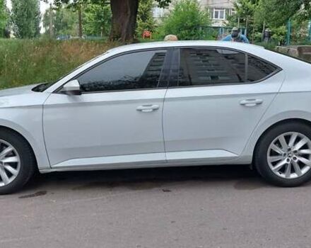 Білий Шкода Суперб, об'ємом двигуна 2 л та пробігом 270 тис. км за 13350 $, фото 1 на Automoto.ua