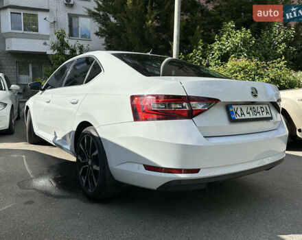 Белый Шкода Суперб, объемом двигателя 1.6 л и пробегом 210 тыс. км за 14700 $, фото 5 на Automoto.ua