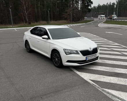 Белый Шкода Суперб, объемом двигателя 1.8 л и пробегом 258 тыс. км за 12999 $, фото 9 на Automoto.ua