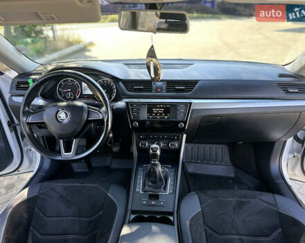 Белый Шкода Суперб, объемом двигателя 1.6 л и пробегом 280 тыс. км за 14500 $, фото 34 на Automoto.ua