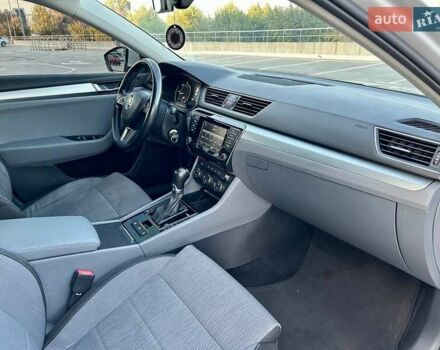 Білий Шкода Суперб, об'ємом двигуна 1.6 л та пробігом 220 тис. км за 15900 $, фото 27 на Automoto.ua