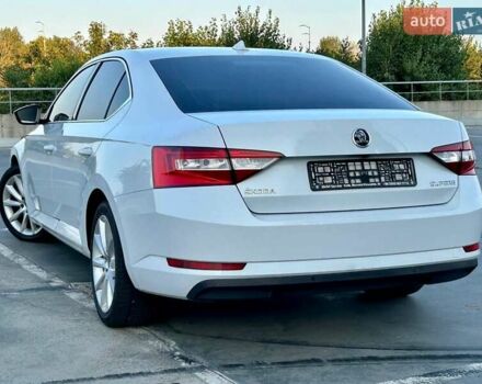 Білий Шкода Суперб, об'ємом двигуна 1.6 л та пробігом 220 тис. км за 15900 $, фото 17 на Automoto.ua