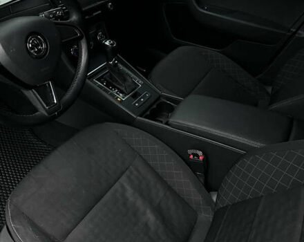 Белый Шкода Суперб, объемом двигателя 1.8 л и пробегом 258 тыс. км за 12999 $, фото 16 на Automoto.ua