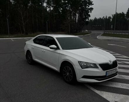 Белый Шкода Суперб, объемом двигателя 1.8 л и пробегом 258 тыс. км за 12999 $, фото 2 на Automoto.ua