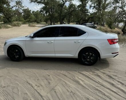 Белый Шкода Суперб, объемом двигателя 1.8 л и пробегом 170 тыс. км за 13500 $, фото 5 на Automoto.ua