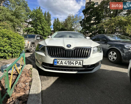 Белый Шкода Суперб, объемом двигателя 1.6 л и пробегом 210 тыс. км за 14700 $, фото 1 на Automoto.ua