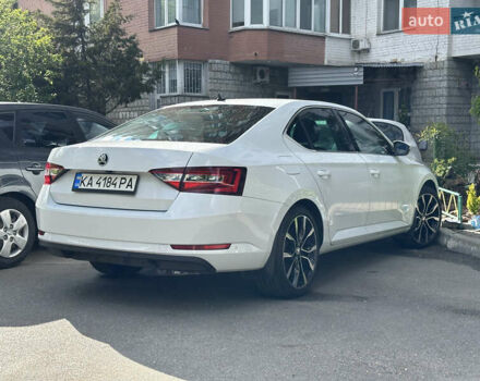 Белый Шкода Суперб, объемом двигателя 1.6 л и пробегом 210 тыс. км за 14700 $, фото 4 на Automoto.ua