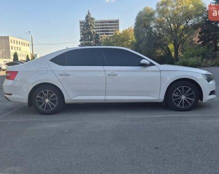 Білий Шкода Суперб, об'ємом двигуна 1.8 л та пробігом 250 тис. км за 12000 $, фото 1 на Automoto.ua