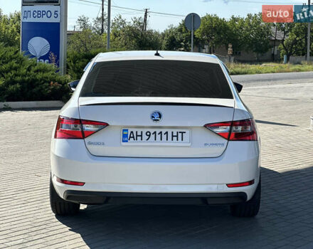 Белый Шкода Суперб, объемом двигателя 1.6 л и пробегом 280 тыс. км за 14500 $, фото 4 на Automoto.ua