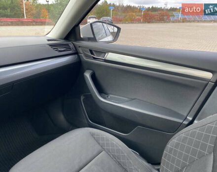 Білий Шкода Суперб, об'ємом двигуна 2 л та пробігом 210 тис. км за 13999 $, фото 31 на Automoto.ua