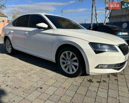 Белый Шкода Суперб, объемом двигателя 2 л и пробегом 248 тыс. км за 12900 $, фото 2 на Automoto.ua
