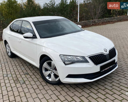 Білий Шкода Суперб, об'ємом двигуна 2 л та пробігом 212 тис. км за 13400 $, фото 1 на Automoto.ua