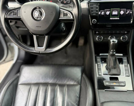 Белый Шкода Суперб, объемом двигателя 2 л и пробегом 217 тыс. км за 21000 $, фото 17 на Automoto.ua