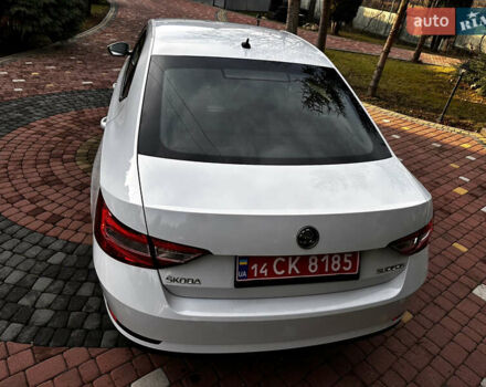 Белый Шкода Суперб, объемом двигателя 2 л и пробегом 255 тыс. км за 15500 $, фото 9 на Automoto.ua