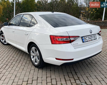 Білий Шкода Суперб, об'ємом двигуна 2 л та пробігом 210 тис. км за 13999 $, фото 18 на Automoto.ua