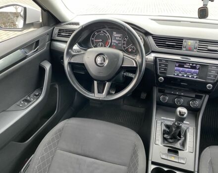 Белый Шкода Суперб, объемом двигателя 2 л и пробегом 212 тыс. км за 13600 $, фото 5 на Automoto.ua