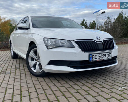 Білий Шкода Суперб, об'ємом двигуна 2 л та пробігом 210 тис. км за 13999 $, фото 17 на Automoto.ua