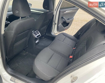 Білий Шкода Суперб, об'ємом двигуна 2 л та пробігом 210 тис. км за 13999 $, фото 32 на Automoto.ua