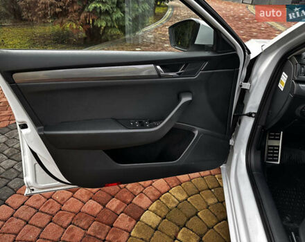 Белый Шкода Суперб, объемом двигателя 2 л и пробегом 255 тыс. км за 15500 $, фото 19 на Automoto.ua