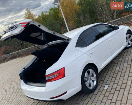 Білий Шкода Суперб, об'ємом двигуна 2 л та пробігом 210 тис. км за 13999 $, фото 22 на Automoto.ua