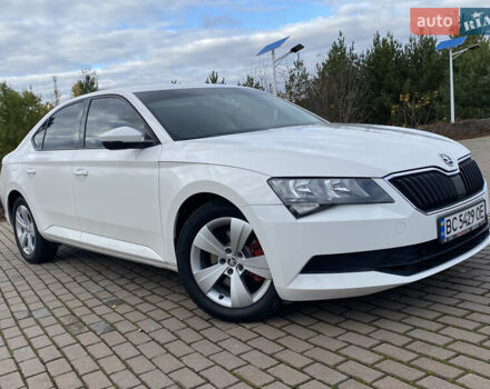 Білий Шкода Суперб, об'ємом двигуна 2 л та пробігом 210 тис. км за 13999 $, фото 2 на Automoto.ua