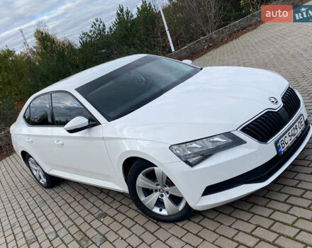 Білий Шкода Суперб, об'ємом двигуна 2 л та пробігом 210 тис. км за 13999 $, фото 3 на Automoto.ua