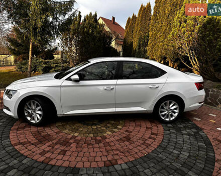 Белый Шкода Суперб, объемом двигателя 2 л и пробегом 255 тыс. км за 15500 $, фото 1 на Automoto.ua