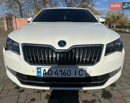Белый Шкода Суперб, объемом двигателя 2 л и пробегом 248 тыс. км за 12900 $, фото 1 на Automoto.ua