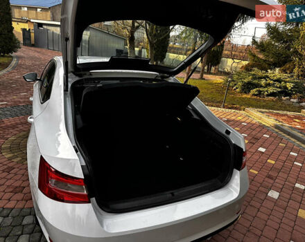 Белый Шкода Суперб, объемом двигателя 2 л и пробегом 255 тыс. км за 15500 $, фото 26 на Automoto.ua