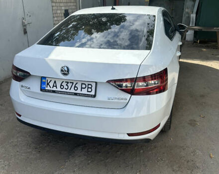 Белый Шкода Суперб, объемом двигателя 1.8 л и пробегом 209 тыс. км за 16500 $, фото 5 на Automoto.ua