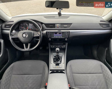 Білий Шкода Суперб, об'ємом двигуна 2 л та пробігом 210 тис. км за 13999 $, фото 26 на Automoto.ua