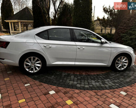 Белый Шкода Суперб, объемом двигателя 2 л и пробегом 255 тыс. км за 15500 $, фото 11 на Automoto.ua