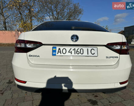 Белый Шкода Суперб, объемом двигателя 2 л и пробегом 248 тыс. км за 12900 $, фото 4 на Automoto.ua