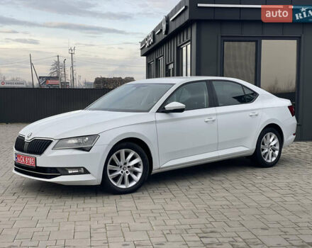 Белый Шкода Суперб, объемом двигателя 2 л и пробегом 255 тыс. км за 14999 $, фото 2 на Automoto.ua