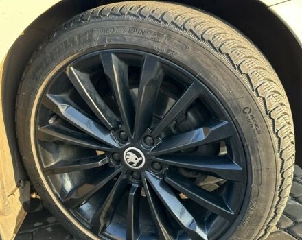 Білий Шкода Суперб, об'ємом двигуна 2 л та пробігом 226 тис. км за 17750 $, фото 11 на Automoto.ua