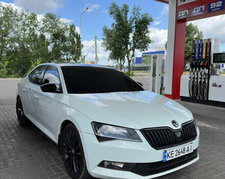 Білий Шкода Суперб, об'ємом двигуна 1.97 л та пробігом 226 тис. км за 17750 $, фото 18 на Automoto.ua