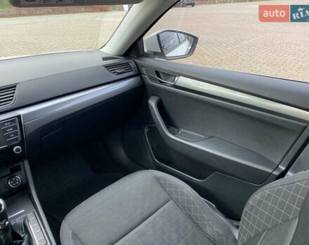 Білий Шкода Суперб, об'ємом двигуна 2 л та пробігом 210 тис. км за 13999 $, фото 28 на Automoto.ua