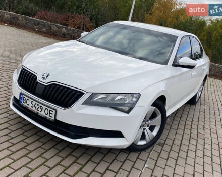 Білий Шкода Суперб, об'ємом двигуна 2 л та пробігом 210 тис. км за 13999 $, фото 1 на Automoto.ua