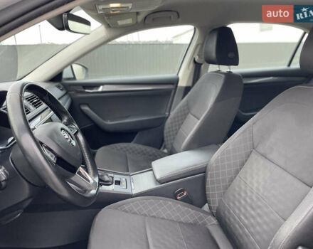 Белый Шкода Суперб, объемом двигателя 2 л и пробегом 255 тыс. км за 14999 $, фото 17 на Automoto.ua